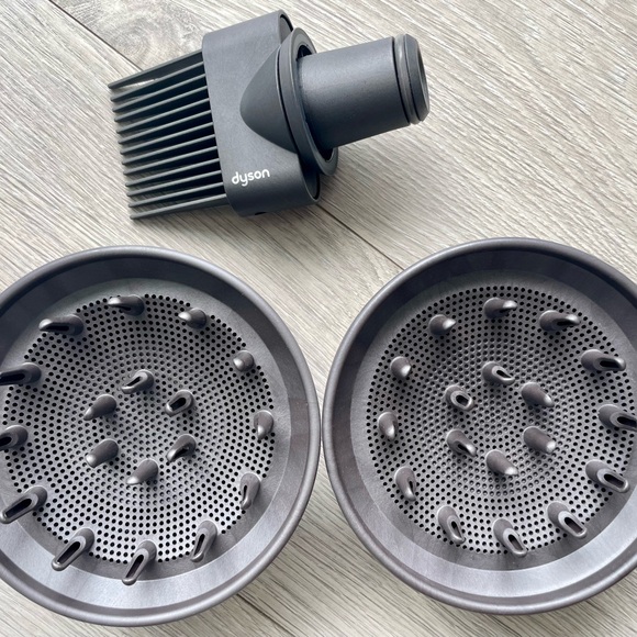 Dyson hair dryer - diffuser attachment - Picture 2 of 2